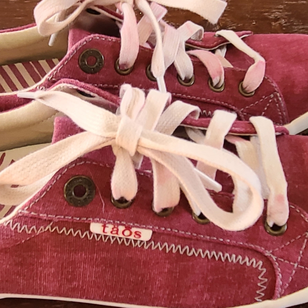 Taos red shoes